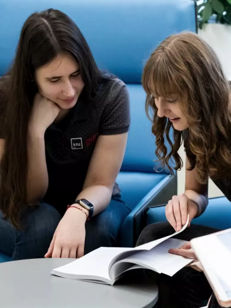 A group of students working together on a task – this reflects the strong KTU community where students support each other and strive for success as a team. Collaboration is an essential part of the academic journey.